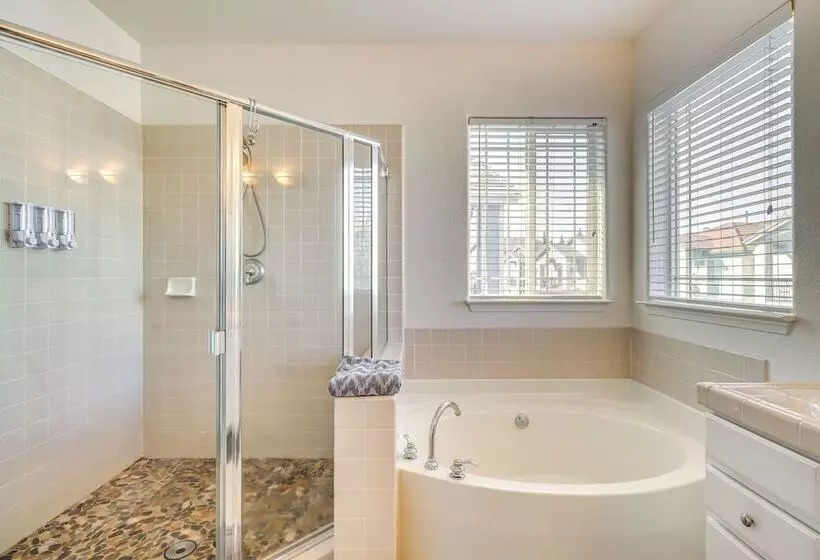 Sparks Home W/ Lake Access, 5 Mi To Downtown Reno!