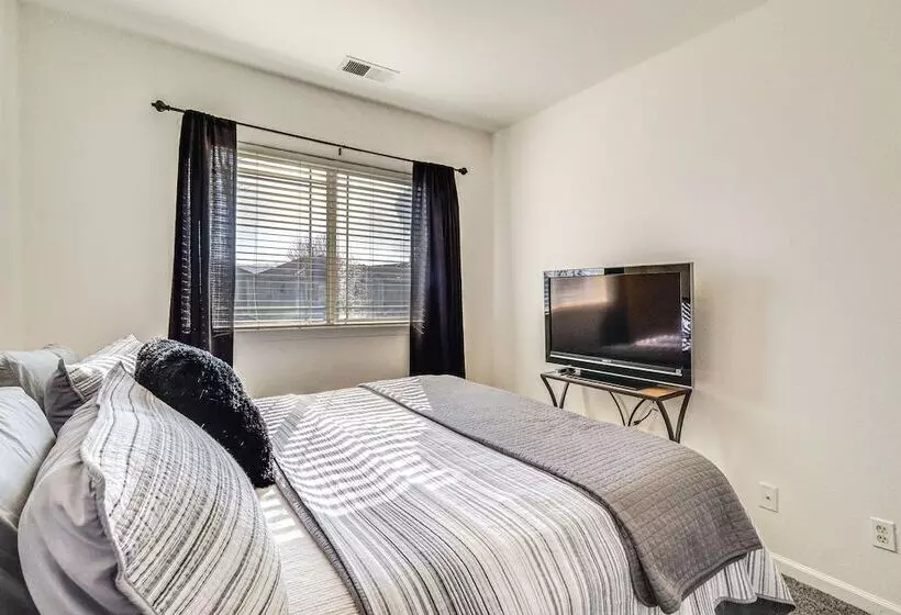 Sparks Home W/ Lake Access, 5 Mi To Downtown Reno!