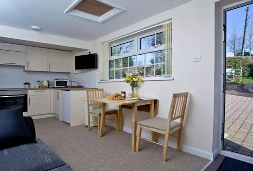 Thatched Cottage Annex In Stokeinteignhead