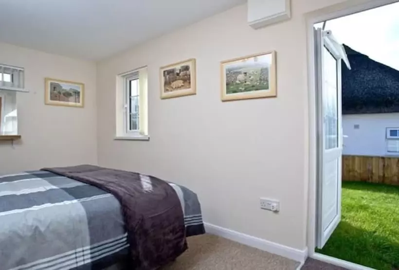 Thatched Cottage Annex In Stokeinteignhead