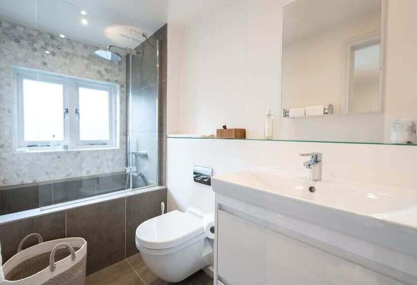 The Chelsea Place Lovely 4bdr House With Terrace