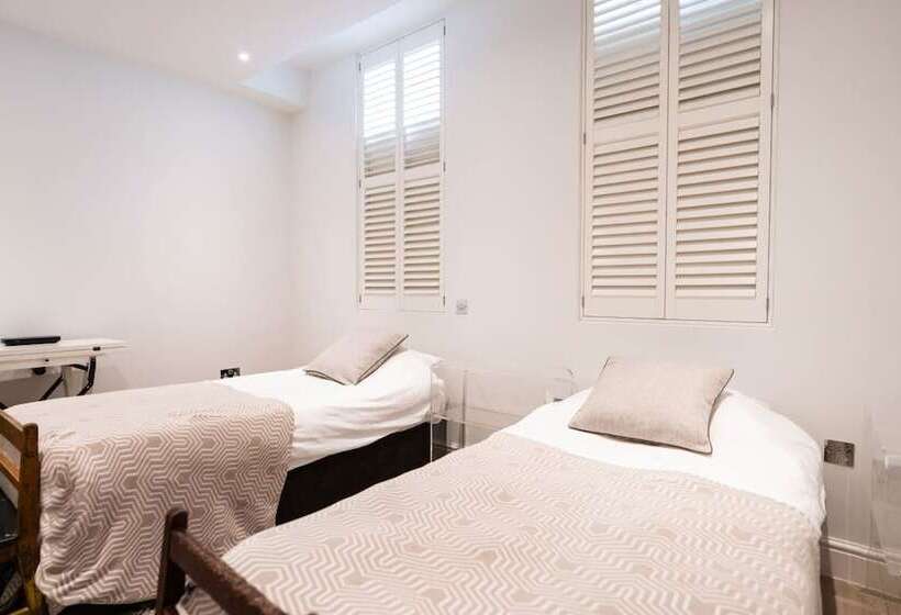 The Chelsea Place Lovely 4bdr House With Terrace