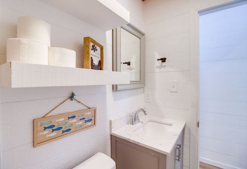 Steps To Greers Ferry Lake: Tumbling Shoals Cabin!