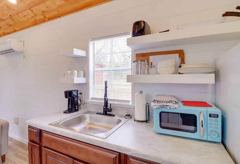 Steps To Greers Ferry Lake: Tumbling Shoals Cabin!