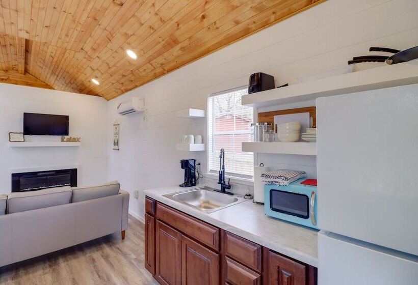 Steps To Greers Ferry Lake: Tumbling Shoals Cabin!