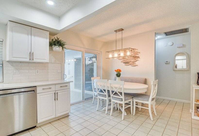 Charming Largo Home W/ Private Pool: 1 Mi To Beach