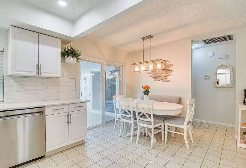 Charming Largo Home W/ Private Pool: 1 Mi To Beach