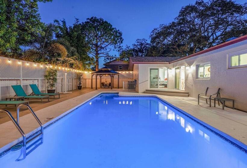 Charming Largo Home W/ Private Pool: 1 Mi To Beach
