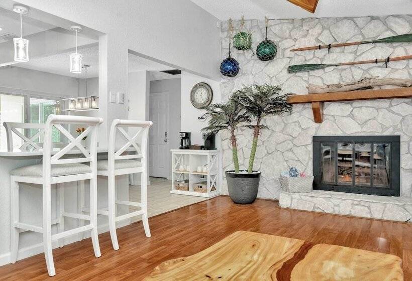 Charming Largo Home W/ Private Pool: 1 Mi To Beach