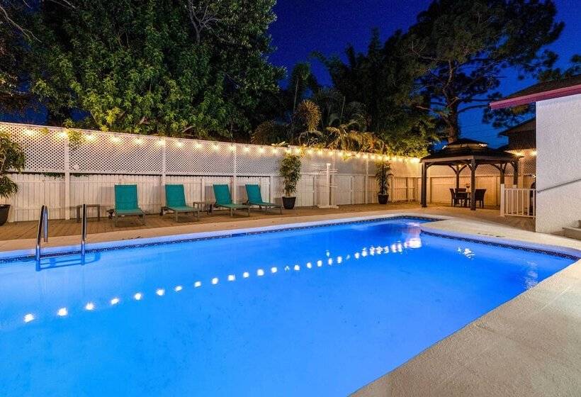 Charming Largo Home W/ Private Pool: 1 Mi To Beach