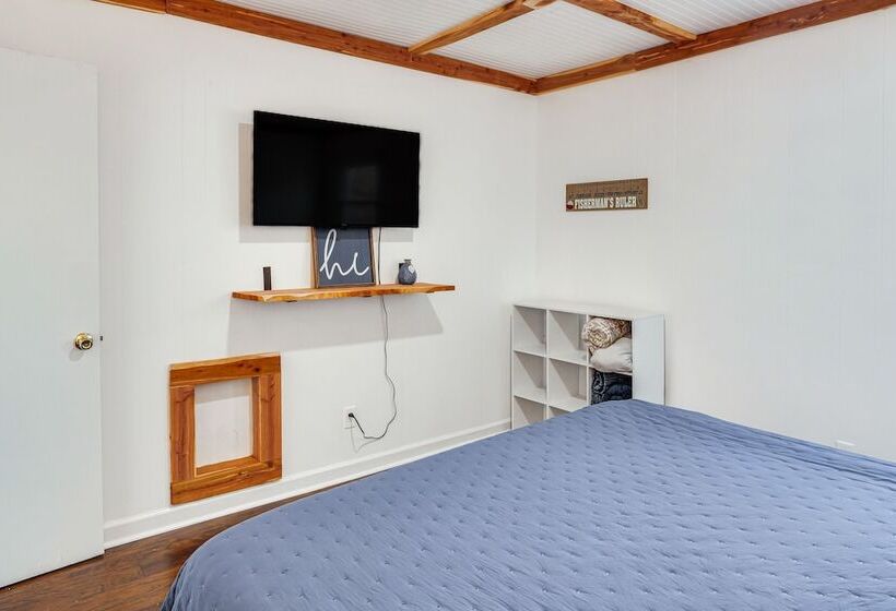 Cozy Tennessee Cabin W/ Deck, Grill & Fireplace!