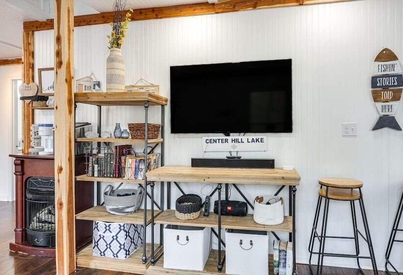 Cozy Tennessee Cabin W/ Deck, Grill & Fireplace!