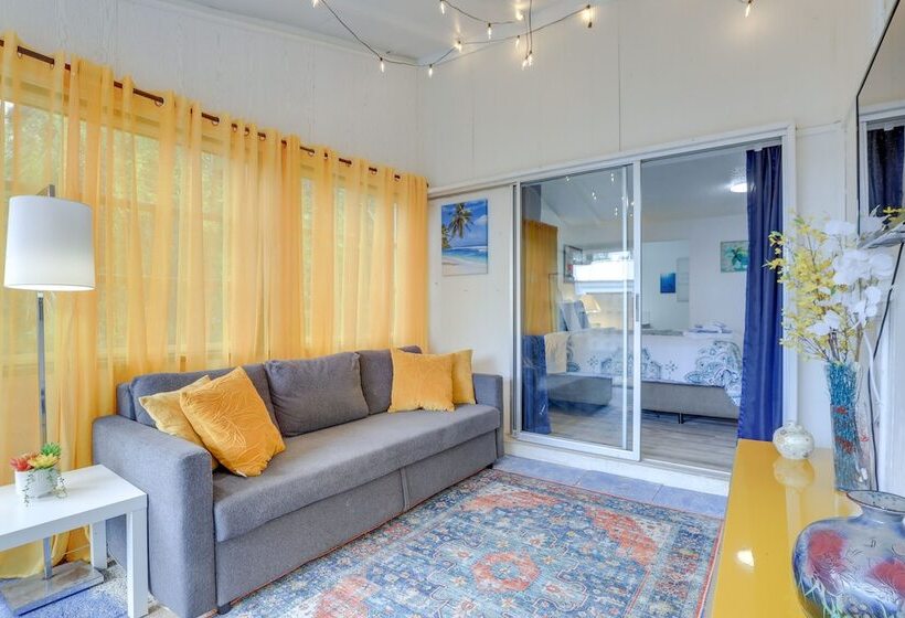 Englewood Home W/ Shared Pool & Screened Lanai!