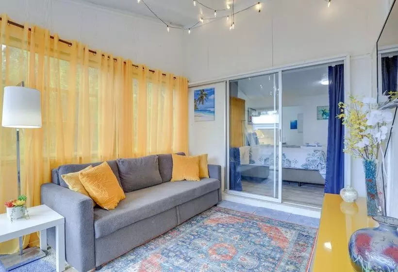 Englewood Home W/ Shared Pool & Screened Lanai!