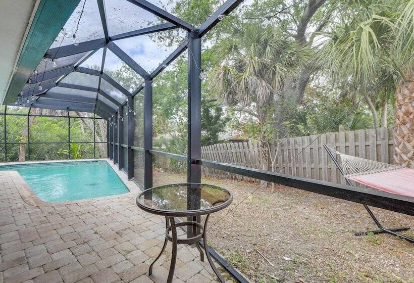 Englewood Home W/ Shared Pool & Screened Lanai!