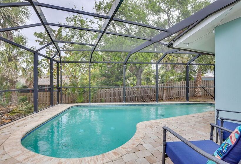 Englewood Home W/ Shared Pool & Screened Lanai!