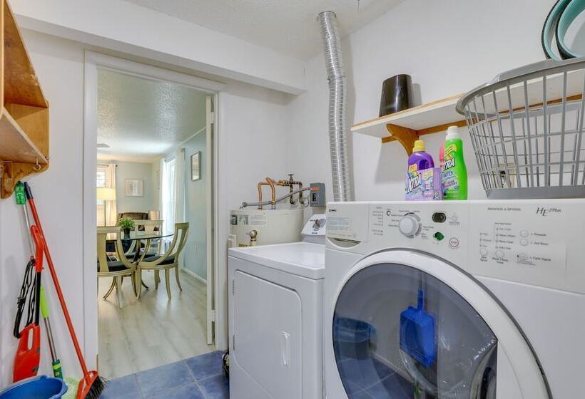 Englewood Home W/ Shared Pool & Screened Lanai!