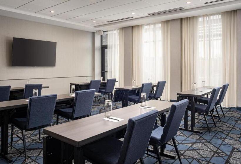 Отель Courtyard By Marriott Cleveland Tn