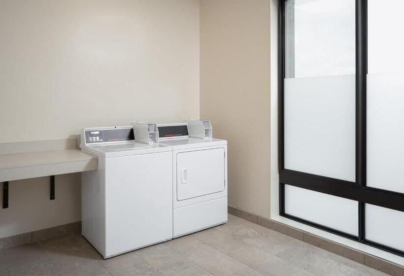 Отель Courtyard By Marriott Cleveland Tn