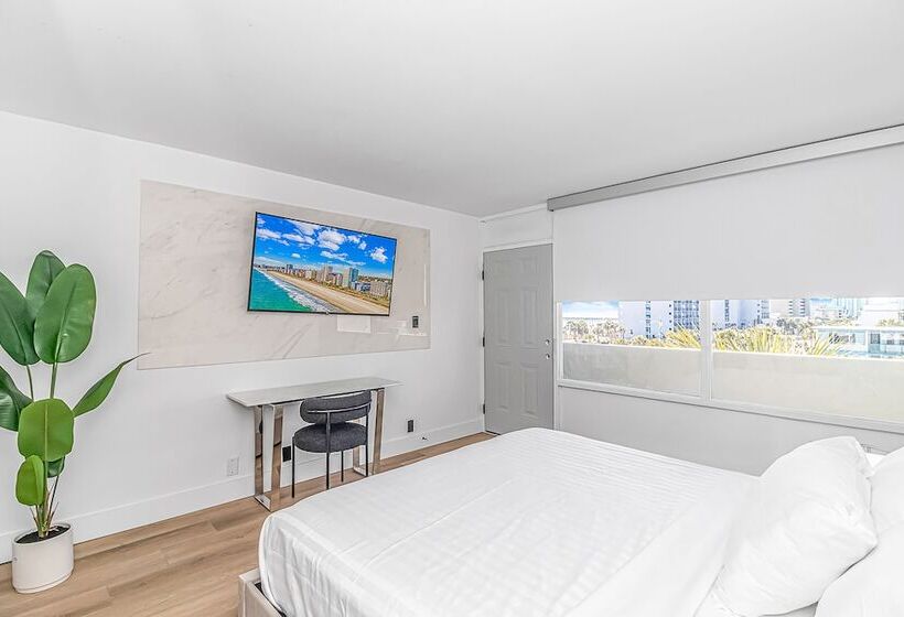 Hotel Fifth And Ocean