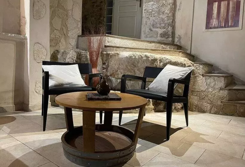 ホテル In Provence Hôtel