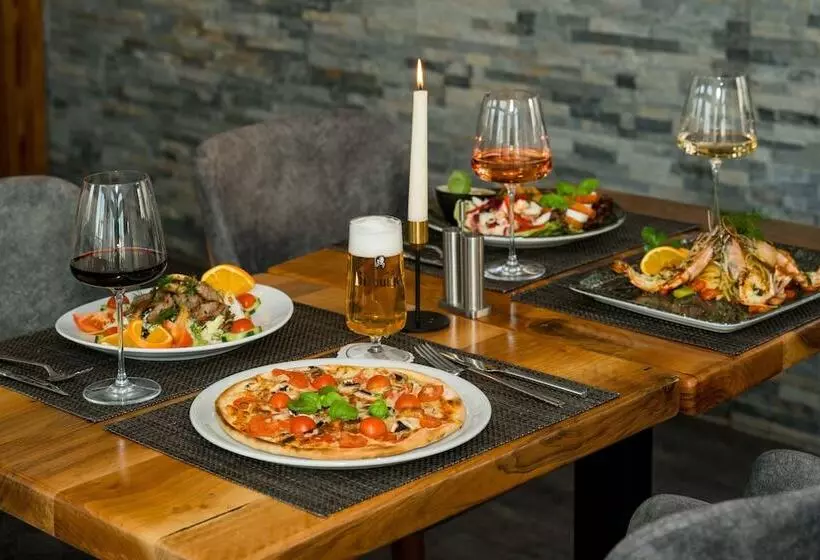 Hotelli Roca Restaurant Und