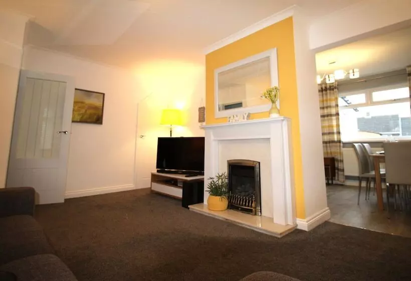 レジデンス 3 Bed House Sleeps 6 Fully Refurbished