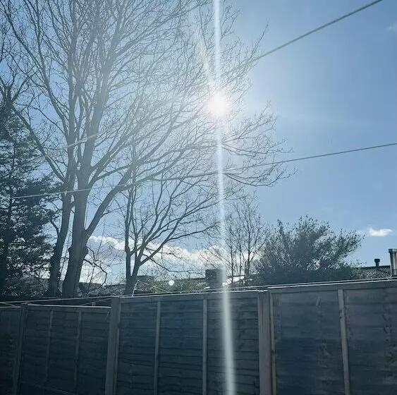 اقامتگاه 3 Bed House In Portsmouth