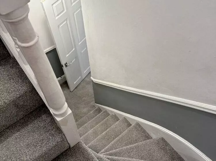 اقامتگاه 3 Bed House In Portsmouth