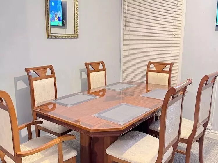 اقامتگاه 3 Bed House In Portsmouth