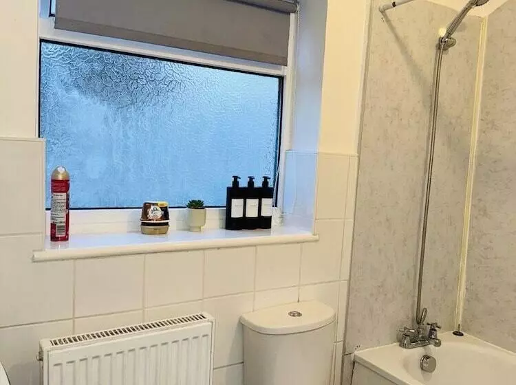 اقامتگاه 3 Bed House In Portsmouth