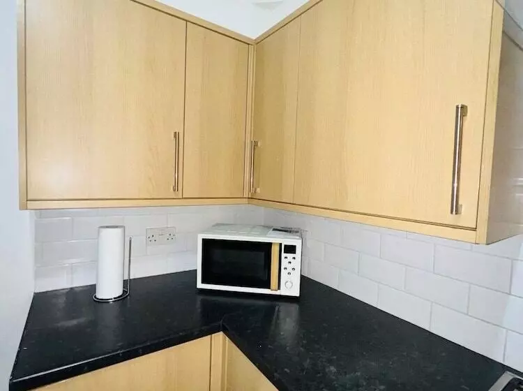 اقامتگاه 3 Bed House In Portsmouth