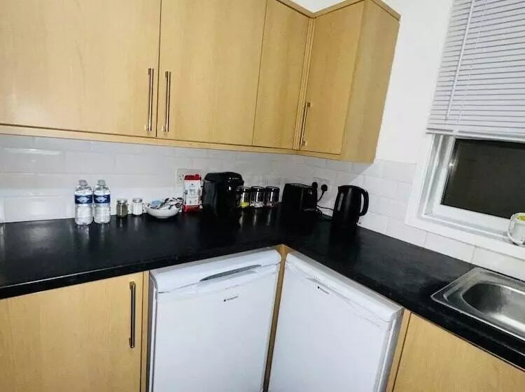 اقامتگاه 3 Bed House In Portsmouth