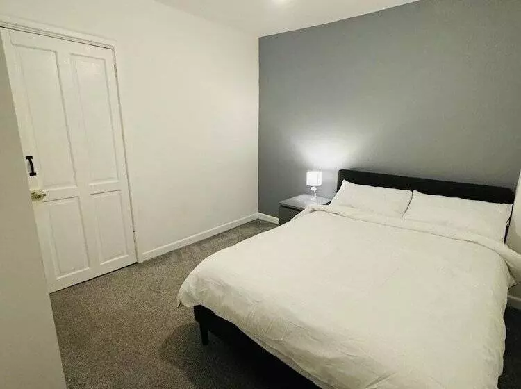 اقامتگاه 3 Bed House In Portsmouth