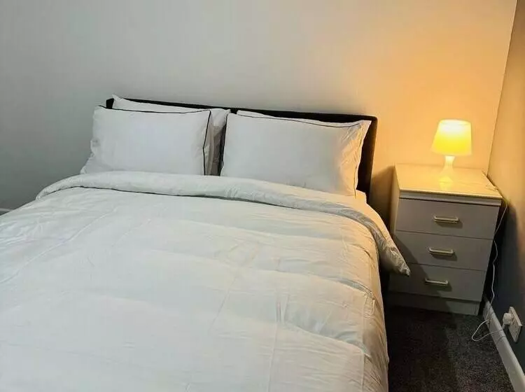 اقامتگاه 3 Bed House In Portsmouth