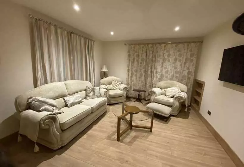 Residenssi The Annex At Meeks Park Immaculate 2 Bed