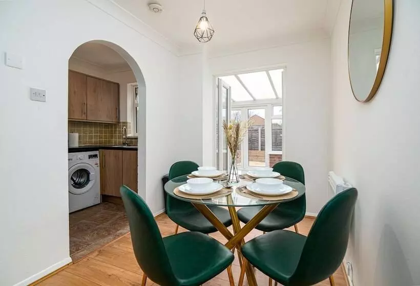 レジデンス Luxurious 2 Bed House   Free Parking