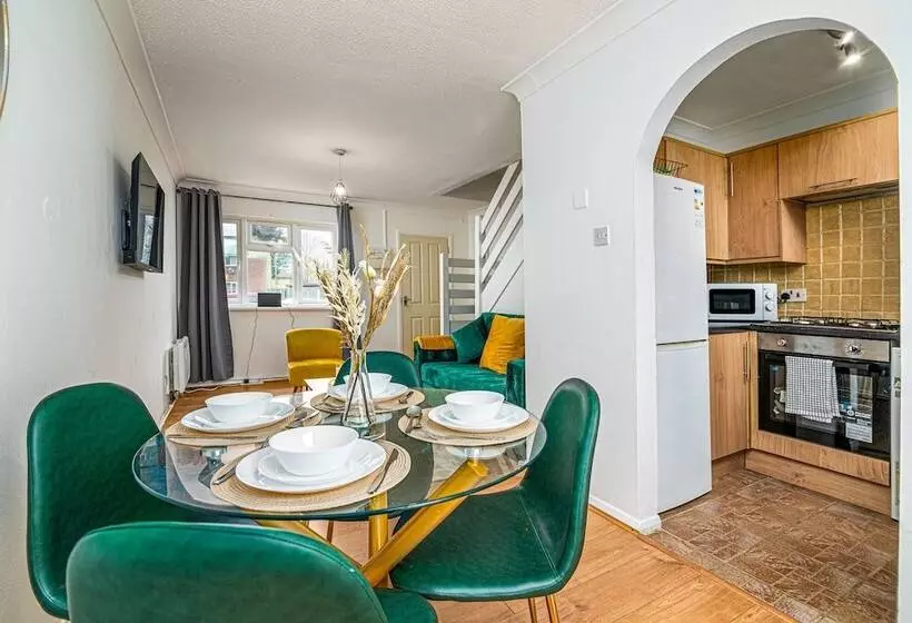 レジデンス Luxurious 2 Bed House   Free Parking