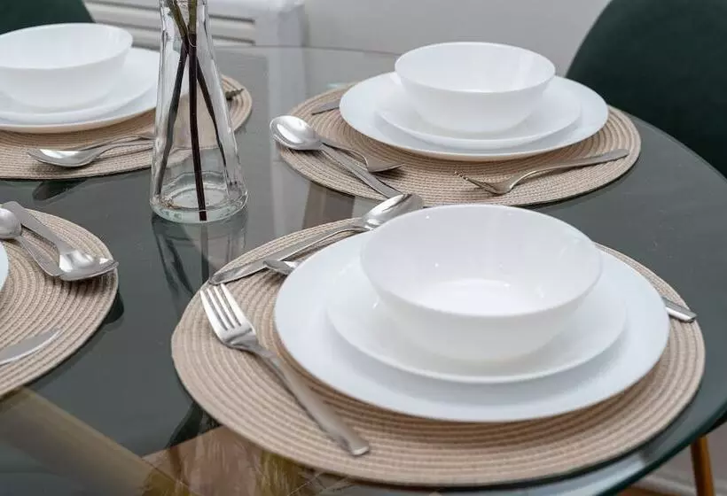 レジデンス Luxurious 2 Bed House   Free Parking