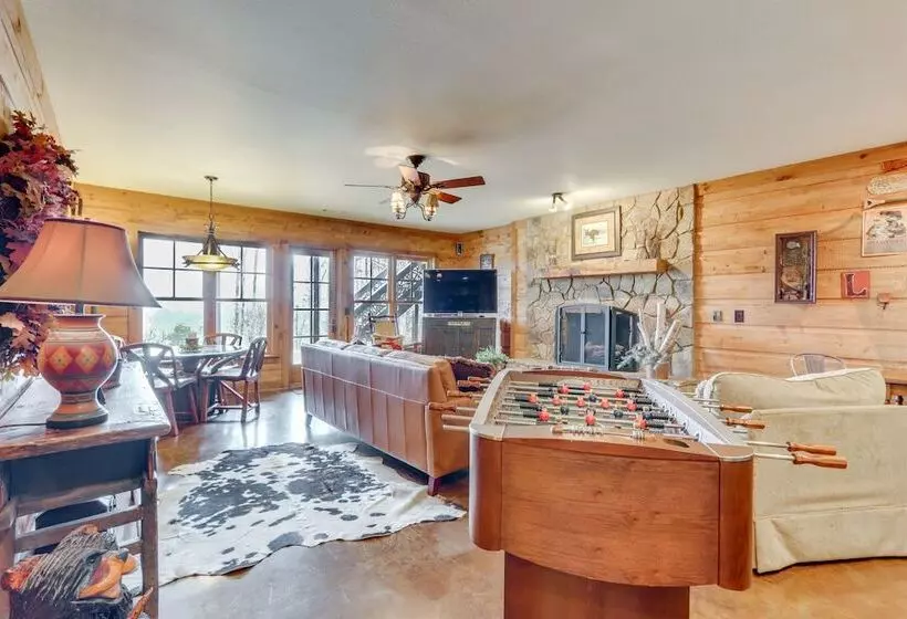 Stunning Blue Ridge Home W/ Hot Tub & Views!