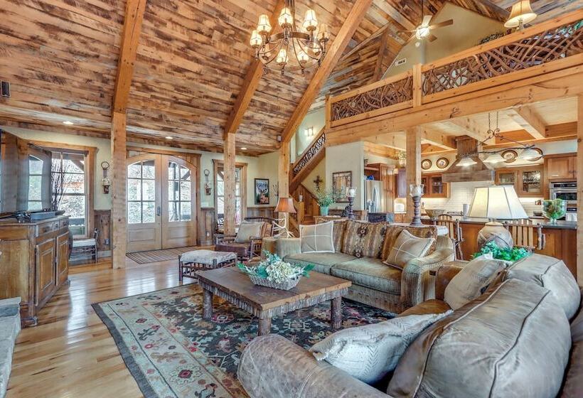 Stunning Blue Ridge Home W/ Hot Tub & Views!