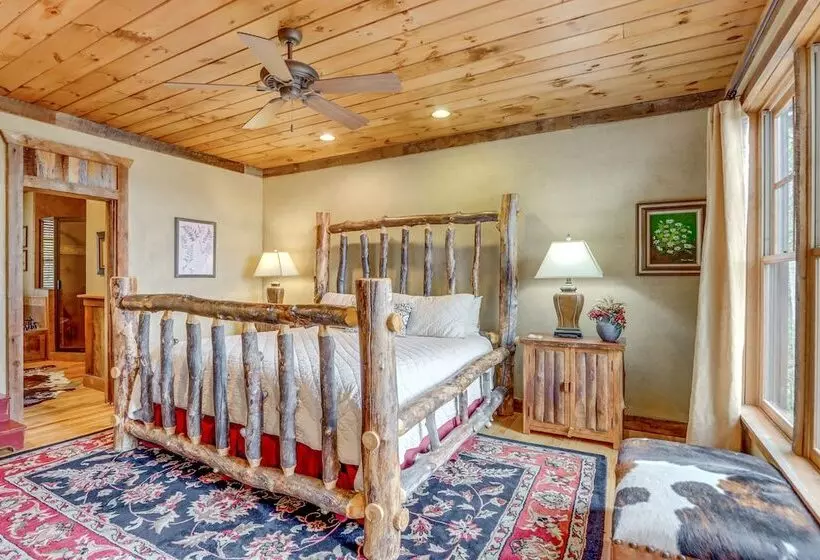 Stunning Blue Ridge Home W/ Hot Tub & Views!