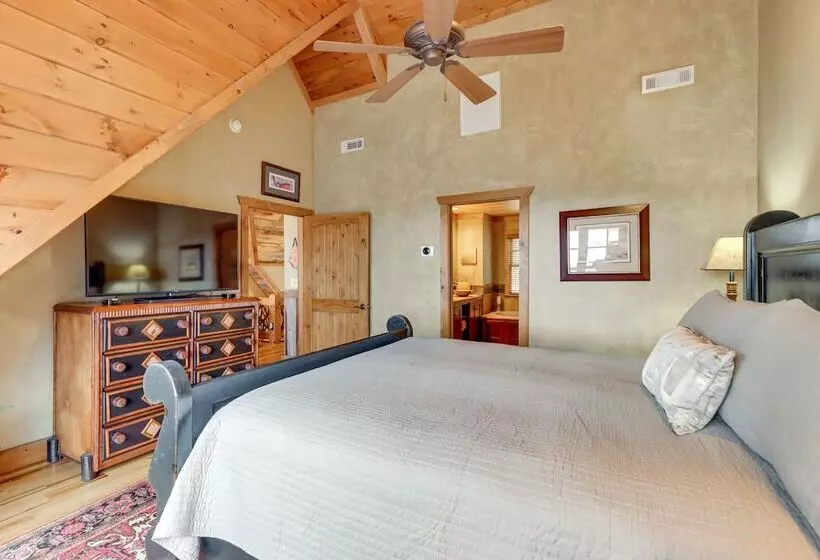 Stunning Blue Ridge Home W/ Hot Tub & Views!