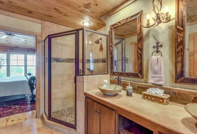 Stunning Blue Ridge Home W/ Hot Tub & Views!