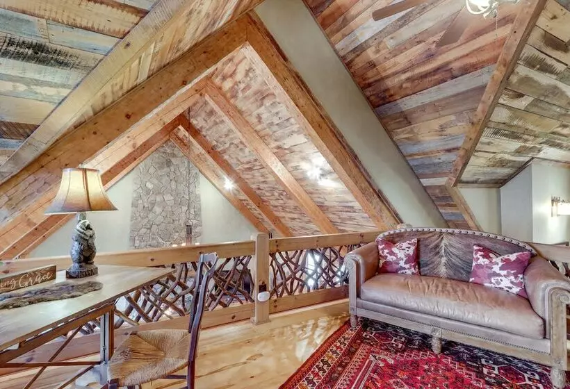 Stunning Blue Ridge Home W/ Hot Tub & Views!