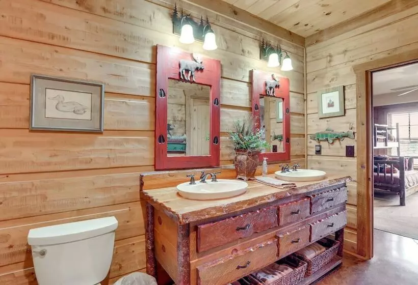 Stunning Blue Ridge Home W/ Hot Tub & Views!