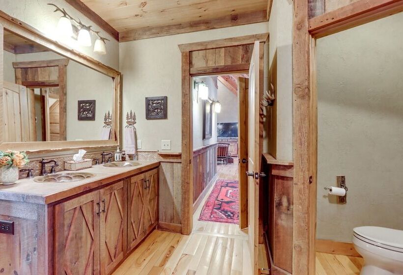 Stunning Blue Ridge Home W/ Hot Tub & Views!