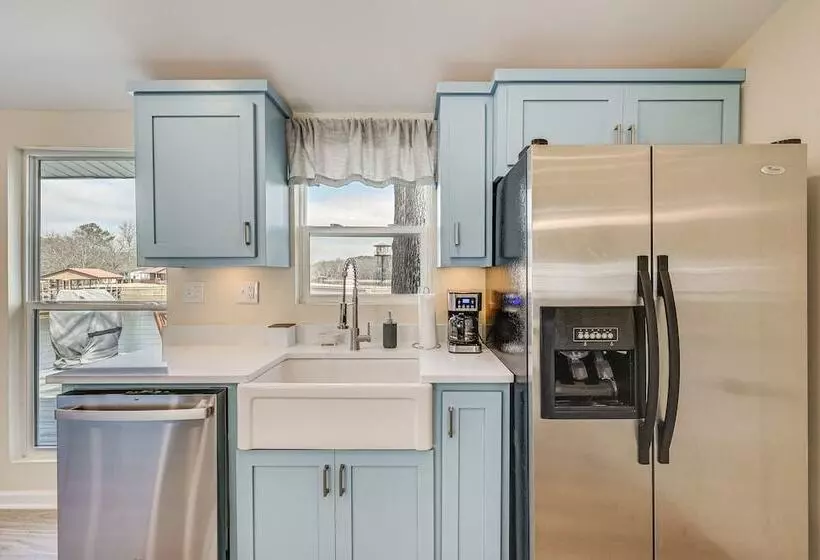 Waterfront Home On Lake Hamilton W/ Dock & 2 Decks