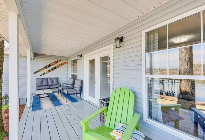 Waterfront Home On Lake Hamilton W/ Dock & 2 Decks