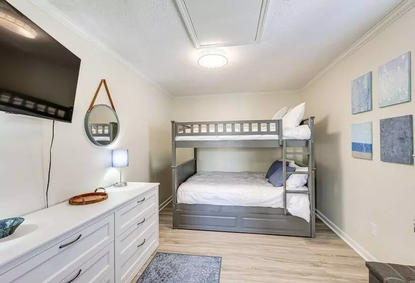 Waterfront Home On Lake Hamilton W/ Dock & 2 Decks